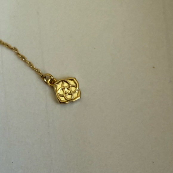 Kendra Scott- Leanor Bar Bright Pink Magenta Pendant, EUC - Picture 6 of 6